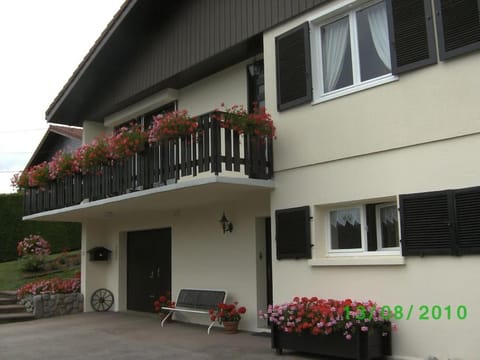 Chez Vivi et Jean Pierre Maison 9 personnes au calme vue montagne WIFI House in Gérardmer