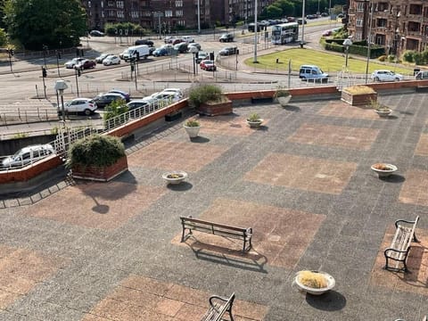 Neighbourhood, Evening entertainment