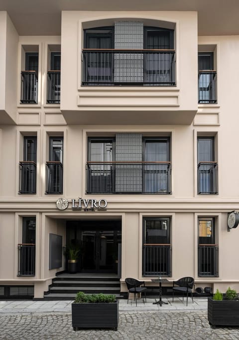 Property building, Day