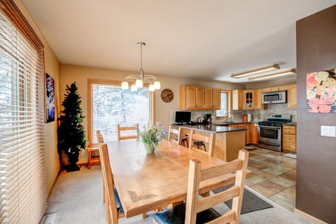 Blue River Escape Home: Peaceful, On River House in Blue River