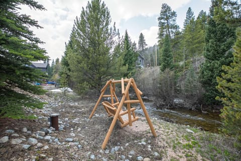 Blue River Escape Home: Peaceful, On River House in Blue River