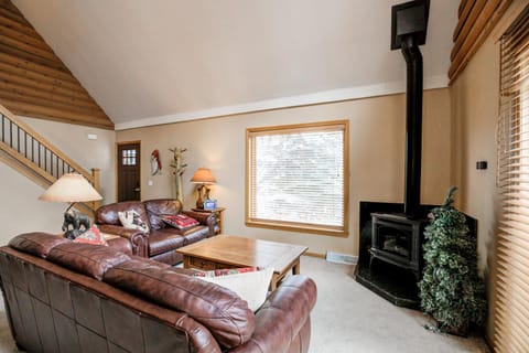 Blue River Escape Home: Peaceful, On River House in Blue River