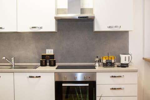 Coffee/tea facilities, Kitchen or kitchenette, Seating area, Dining area, Inner courtyard view, Parking, dishwasher, internet, locker, pet friendly, stove, kitchen, elevator