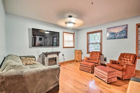 Spacious Home Walk to Beach and Entertainment! House in Surfside Beach