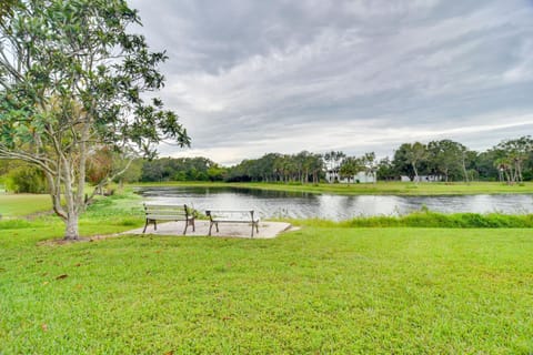 On-Site Pond Sleek Largo Studio Less Than 7 Mi to Beach! Apartment in Seminole
