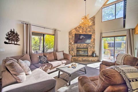 Sunny Home with Deck Less Than Half Mi to Bear Mtn Ski! House in Big Bear