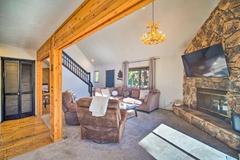 Sunny Home with Deck Less Than Half Mi to Bear Mtn Ski! House in Big Bear