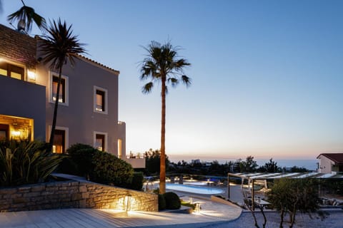 Property building, Pool view, Sea view, Swimming pool, sunbed