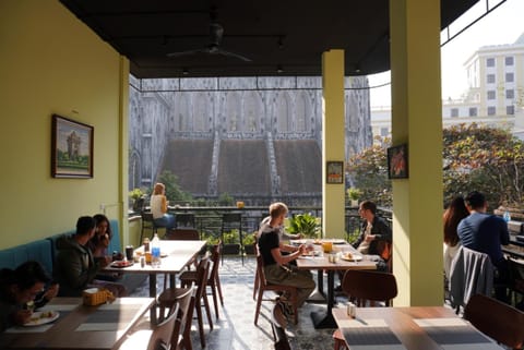 People, Seating area, group of guests