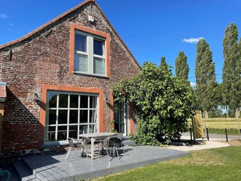 Gîte Le petit paradis Esquelmes House in Hauts-de-France