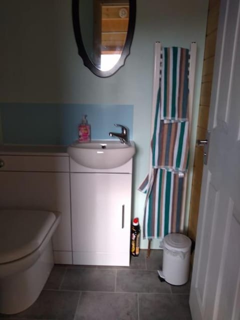 Cosy cabin for two Cabin in England