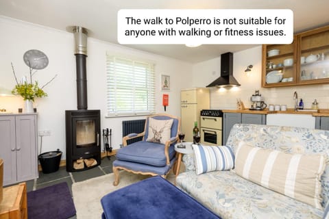 Bijou Coastal Apartment in Polperro With Hot Tub, Onsite Parking 5 min Downhill Walk To Village House in Polperro