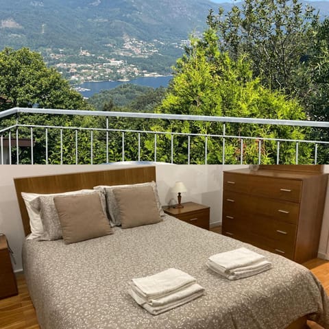 Bed, Natural landscape, View (from property/room), Balcony/Terrace, Photo of the whole room, Bedroom, River view, towels