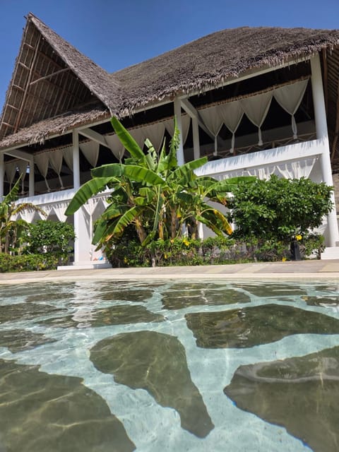 Property building, Garden view, Pool view, Swimming pool