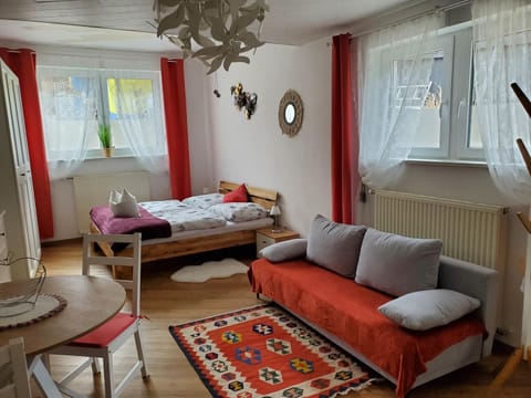 Bed, Living room, Photo of the whole room, Seating area, Bedroom, internet