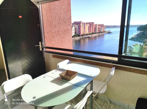Natural landscape, Dining area, Lake view