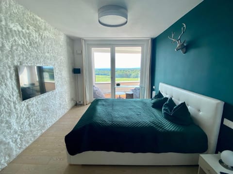 Bed, TV and multimedia, View (from property/room), View (from property/room), Living room, Photo of the whole room, Bedroom