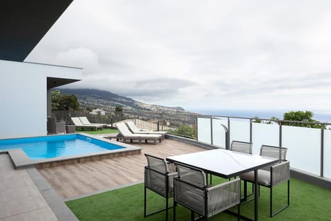 Bird's eye view, View (from property/room), Dining area, Mountain view, Sea view, Swimming pool, Sunrise, Sunset, sunbed