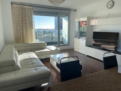 Fira de Barcelona City View Apartment with Garage Parking Apartment in L'Hospitalet de Llobregat