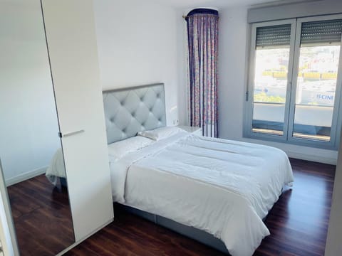 Fira de Barcelona City View Apartment with Garage Parking Apartment in L'Hospitalet de Llobregat