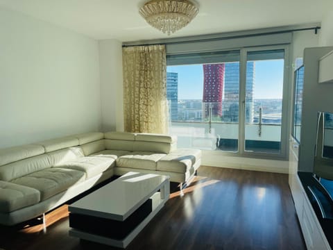 Fira de Barcelona City View Apartment with Garage Parking Apartment in L'Hospitalet de Llobregat