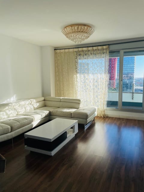 Fira de Barcelona City View Apartment with Garage Parking Apartment in L'Hospitalet de Llobregat