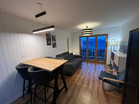 Cosy studio for 4 near ski lift, MELEZES K22 Apartment in Sion