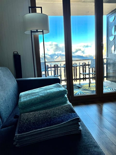 Cosy studio for 4 near ski lift, MELEZES K22 Apartment in Sion