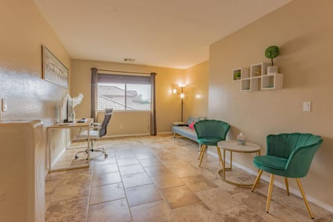 Desert Oasis Amazing Pool Waterfall Firepit Office Villa in Casa Grande