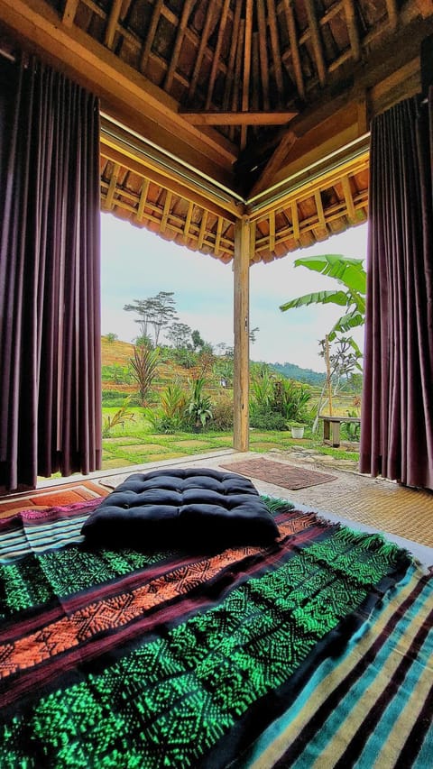 Bed, Day, Natural landscape, Bedroom, Garden view