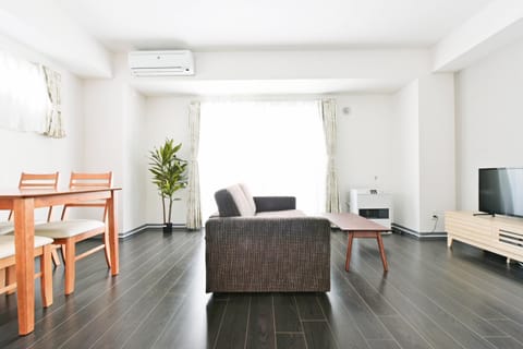 TV and multimedia, Living room, Dining area, air conditioner