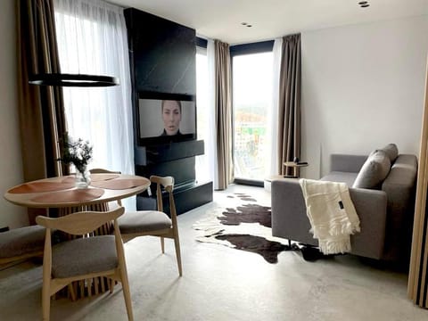 Communal lounge/ TV room, TV and multimedia, Living room, Seating area