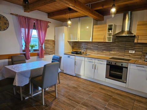 Kitchen or kitchenette, Living room, Seating area, Dining area, dishwasher, oven, pet friendly, stove, toaster