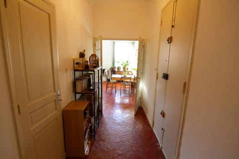 Jolie chambre dans appartement cosy en plein centre Vacation rental in Marseille