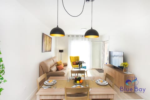 TV and multimedia, Seating area, Dining area