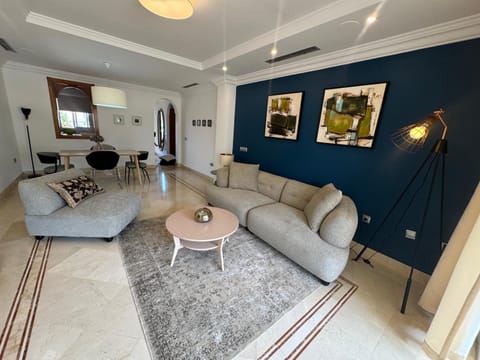 Luxury 2 bedroom apartment, close to the sea and the golf course, Aloha Hills Club Property Apartment in Marbella