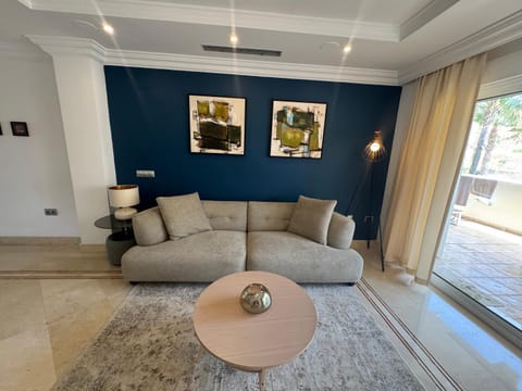 Luxury 2 bedroom apartment, close to the sea and the golf course, Aloha Hills Club Property Apartment in Marbella