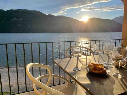 Day, View (from property/room), Balcony/Terrace, Balcony/Terrace, Lake view, Mountain view