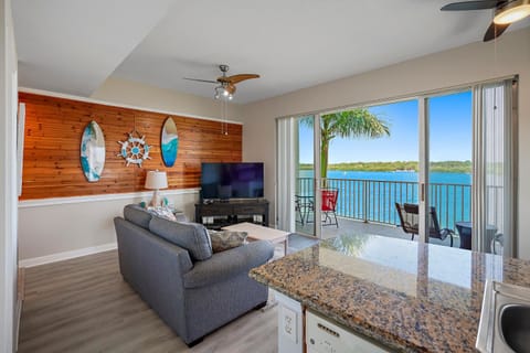 TV and multimedia, View (from property/room), Balcony/Terrace, Living room, Seating area, Sea view, fireplace