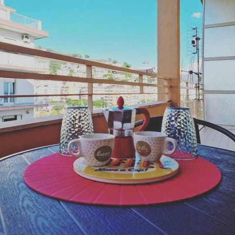 Day, Coffee/tea facilities, View (from property/room), Balcony/Terrace, Living room, Food and drinks, Seating area, Dining area, Food