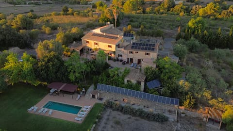 Property building, Natural landscape, Bird's eye view, Swimming pool, sunbed