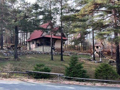 Vikendica Martinović House in Zlatibor District, Serbia