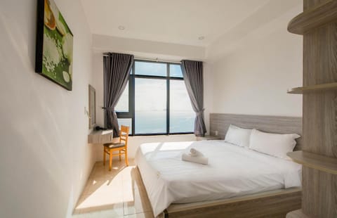 Bed, View (from property/room), Photo of the whole room, Bedroom, towels