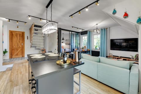 Communal lounge/ TV room, TV and multimedia, Kitchen or kitchenette, Living room, Seating area, Evening entertainment