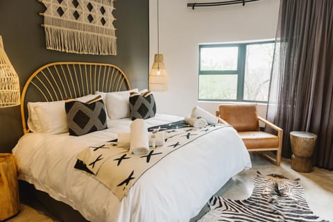 Bed, Winter, Photo of the whole room, Bedroom, Autumn, towels
