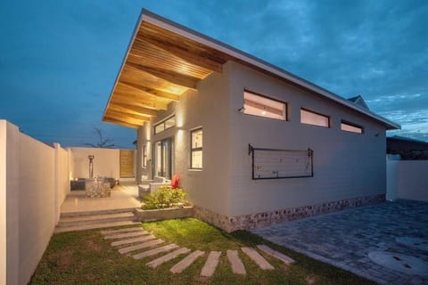 Mountain and Sea Cottage Apartment in Western Cape