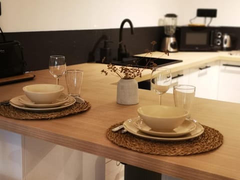 Coffee/tea facilities, Kitchen or kitchenette, Dining area