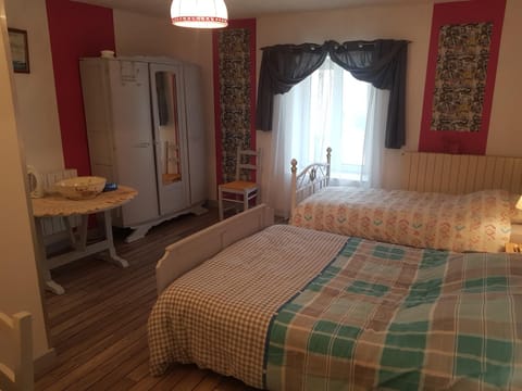 Photo of the whole room, wardrobe