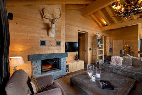Communal lounge/ TV room, TV and multimedia, Living room, Seating area, Evening entertainment, flat iron