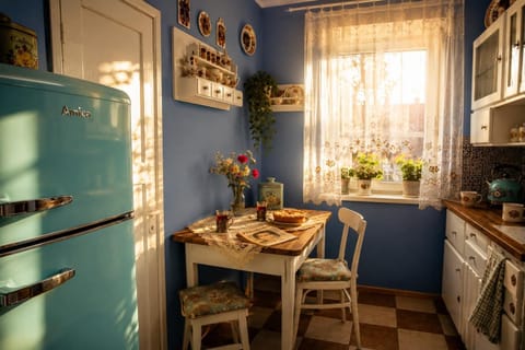 Kitchen or kitchenette, pet friendly, stove